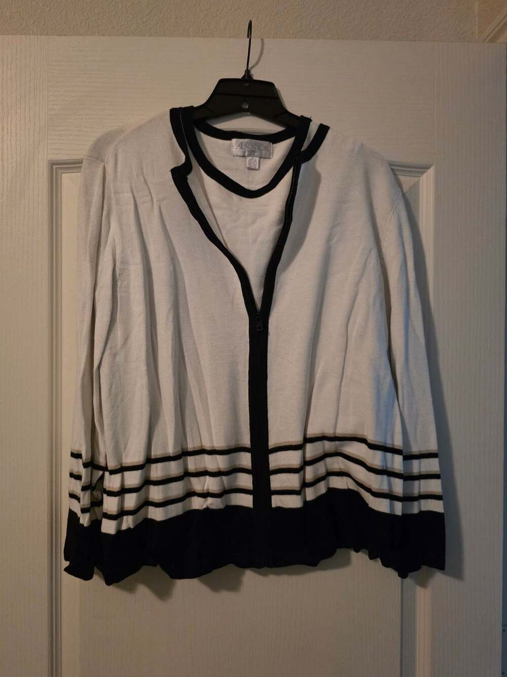 Casual Corner Annex Woman White & Black Trim Cardigan & Tank Top Set 1X